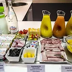 コンタクト オテル アリゼ モンマルトル