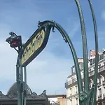 コンタクト オテル アリゼ モンマルトル ホテル 3*