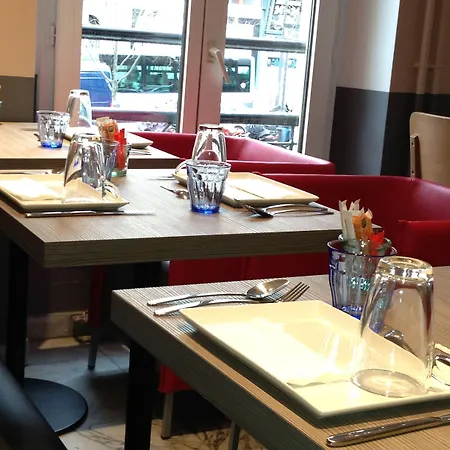 蒙马特阿利泽康泰科特酒店 酒店