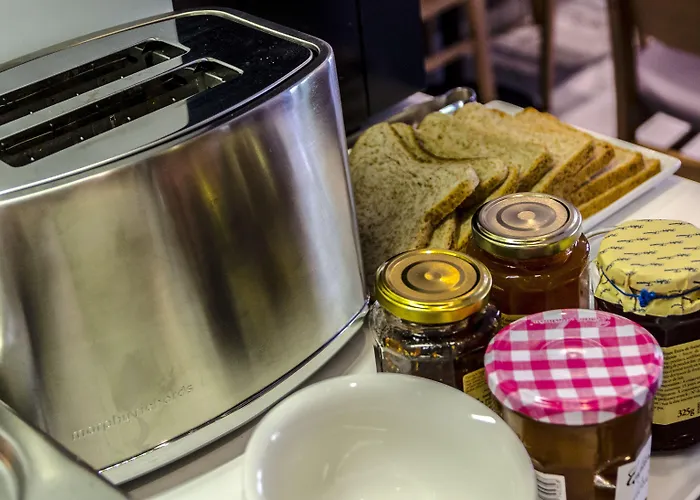 Contact Alize Montmartre 3*